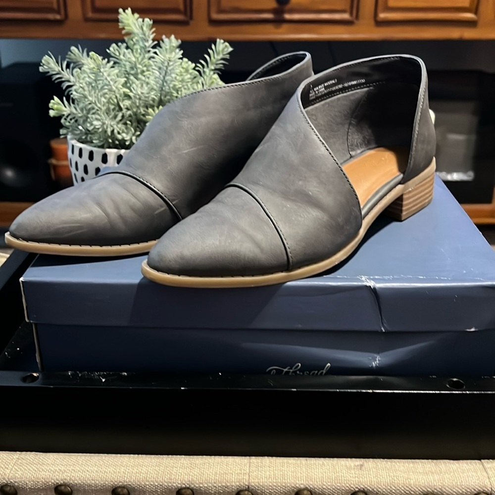Universal Threat Goods CO, women booties, size 7, color gray
